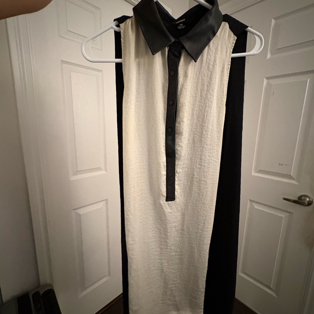 RUDSAK Black and Cream Sleeveless Shift Dress with Leather Collar